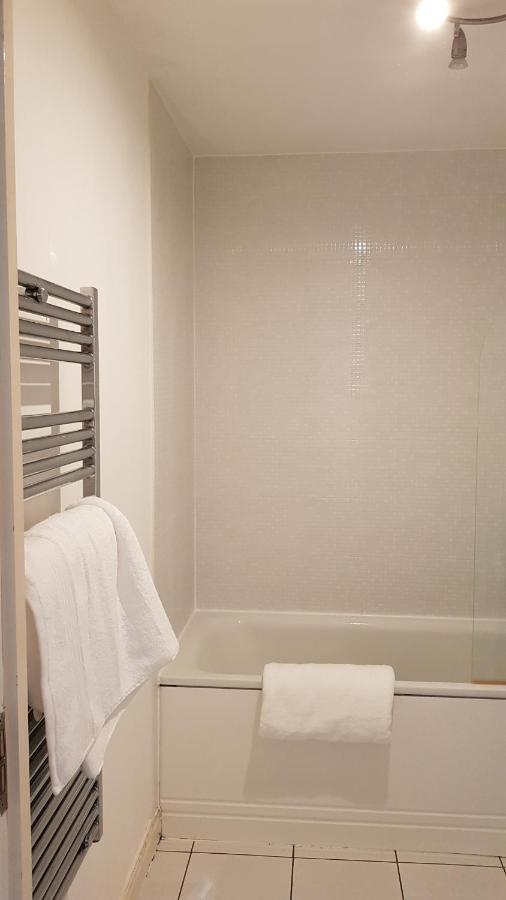 City Centre 1 Bed Apartment With Free On Site Parking With Cctv By Lets Relocations Birmingham Luaran gambar